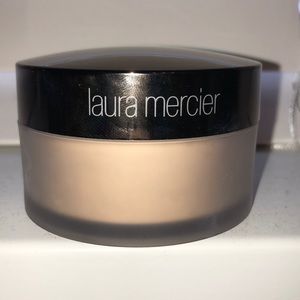 Laura Mercier Glow setting powder
